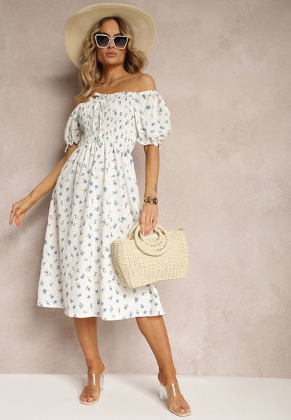 Biało-Niebieska Kwiecista Sukienka Hiszpanka z Marszczonym Dekoltem i Falbanką Claperia. Białe sukienki Renee, na spotkanie biznesowe, na lato, bez wzorów, bez kołnierzyka, bez ramiączek, midi, rozkloszowane. Za 89.99 zł.