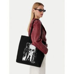 Torebka Karl Lagerfeld Jeans. Czarne shopper Karl Lagerfeld Jeans, bez wzorów, z jeansu, bez dodatków. Za 299.99 zł.