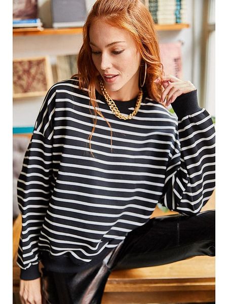 Olalook Bluza w kolorze czarno-białym rozmiar: S. Białe bluzy Olalook, s, bez wzorów, bez kaptura. Za 76.95 zł.