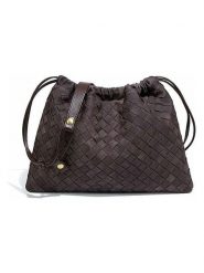 SUVRAI Torebka w kolorze brązowym - 32 x 26 x 13 cm rozmiar: onesize. Brązowe torby na ramię SUVRAI, bez wzorów, z materiału, na ramię, bez dodatków. Za 108.99 zł.