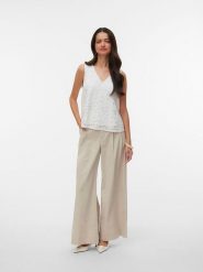 Vero Moda Bluzka w kolorze białym rozmiar: XL. Białe bluzki Vero Moda, xl, bez wzorów, z koronki, bez kołnierzyka, bez ramiączek. Za 87.95 zł.