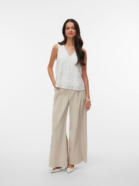 Vero Moda Bluzka w kolorze białym rozmiar: S. Białe bluzki Vero Moda, s, bez wzorów, z koronki, bez kołnierzyka, bez ramiączek. Za 62.90 zł.