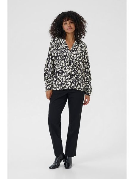 Kaffe Bluzka w kolorze czarno-białym rozmiar: 38. Czarne bluzki Kaffe, s, bez wzorów, z wiskozy, klasyczne, bez kołnierzyka, bez ramiączek. Za 122.09 zł.