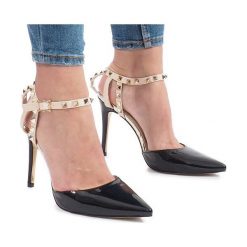 Czarne lakierowane szpilki z ćwiekami Behati. Czarne szpilki ButyModne, bez wzorów, z lakierowanej skóry, eleganckie, bez obcasa, na szpilce, bez zapięcia. Za 66.00 zł.