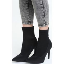 Czarne Botki Really Sensual. Czarne botki Born2be, bez wzorów, z satyny, ze szpiczastym noskiem, bez obcasa, na szpilce, bez zapięcia. Za 99.99 zł.