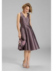 SWING Sukienka w kolorze fiołkowym rozmiar: 42. Różowe sukienki Swing, bez wzorów, bez kołnierzyka, bez ramiączek, midi. Za 320.95 zł.