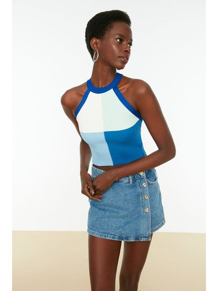 Trendyol Top w kolorze niebieskim rozmiar: S. Niebieskie topy Trendyol, s, bez wzorów, bez kołnierzyka, bez ramiączek. Za 39.58 zł.