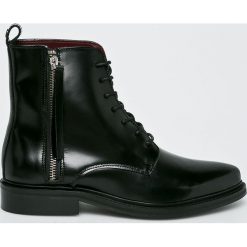 Trussardi Jeans - Botki. Czarne botki Trussardi Jeans, bez wzorów, z jeansu, bez obcasa, na obcasie, bez zapięcia. W wyprzedaży za 599.90 zł.