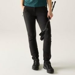 Damskie spodnie trekkingowe Mountain III. Czarne spodnie sportowe Regatta, na lato, s, bez wzorów, trekkingowe. W wyprzedaży za 329.99 zł.