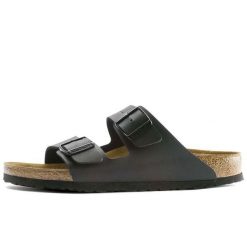 Birkenstock Arizona Czarne Kapcie Dorosłych. Czarne obuwie domowe Birkenstock, bez wzorów, bez zapięcia. Za 369.00 zł.