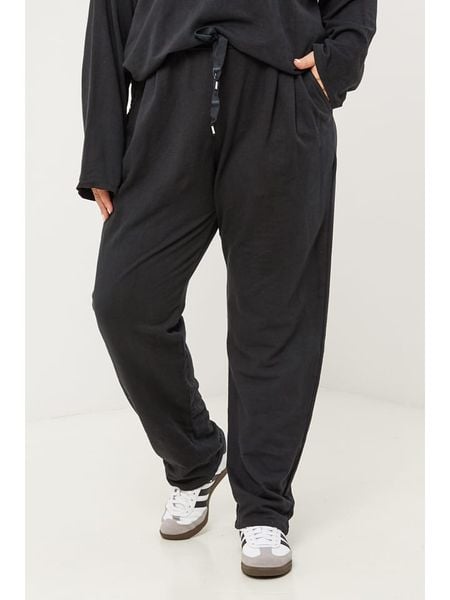 Curvy Lady Spodnie w kolorze czarnym rozmiar: 44/46. Czarne spodnie materiałowe Curvy Lady, na co dzień, bez wzorów, z materiału, z standardowym stanem. Za 174.02 zł.