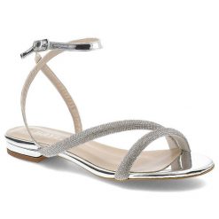 Srebrne Sandały Bayla Eleganckie Płaskie Buty. Szare sandały Bayla, z aplikacjami, ze skóry ekologicznej, eleganckie, bez obcasa, na płaskiej podeszwie, bez zapięcia. Za 269.99 zł.
