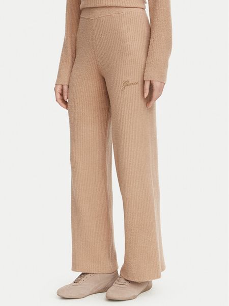 Guess Spodnie dzianinowe O6BB01 Z1147 Brązowy Regular Fit. Brązowe spodnie materiałowe Guess, m, z aplikacjami, z dzianiny. Za 344.99 zł.