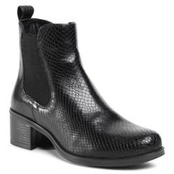 Botki Lasocki. Czarne botki Lasocki, bez wzorów, bez obcasa, na słupku, bez zapięcia. Za 111.99 zł.