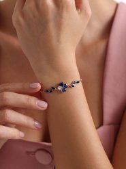 Heliophilia Srebrna bransoletka z elementem ozdobnym rozmiar: onesize. Niebieskie bransoletki Heliophilia, z cyrkonią, srebrne. Za 87.45 zł.