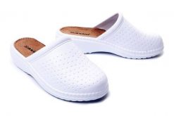 AXIM 7K3808B white, klapki damskie. Białe klapki Axim, bez wzorów, bez obcasa. Za 49.99 zł.