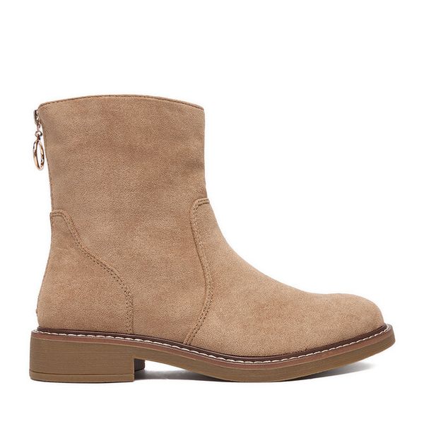 Botki Clara Barson. Brązowe botki Clara Barson, bez wzorów, bez obcasa, na płaskiej podeszwie, bez zapięcia. Za 99.99 zł.