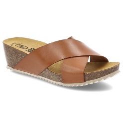 Brązowe Klapki Hee Stylowe Obuwie Damskie Na Koturnie. Brązowe klapki Hee, bez wzorów, z jeansu, bez obcasa, na koturnie. Za 229.00 zł.