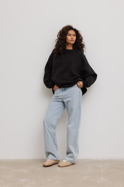 Bluza damska o kroju oversize z HAFTEM w kolorze TOTALLY BLACK - CRAFT-UNI. Czarne bluzy Marsala, m, bez wzorów, z bawełny, bez kaptura. Za 349.90 zł.