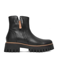 Botki Lasocki. Czarne botki Lasocki, bez wzorów, bez obcasa, na płaskiej podeszwie, bez zapięcia. Za 279.99 zł.