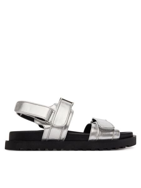 Guess Sandały FLJFBL LEL03 Srebrny. Szare sandały Guess, z aplikacjami, ze skóry, bez obcasa, na płaskiej podeszwie, bez zapięcia. Za 291.99 zł.
