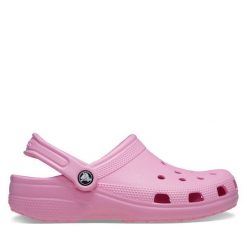 Klapki Crocs. Czerwone klapki Crocs, bez wzorów, bez obcasa. Za 219.99 zł.