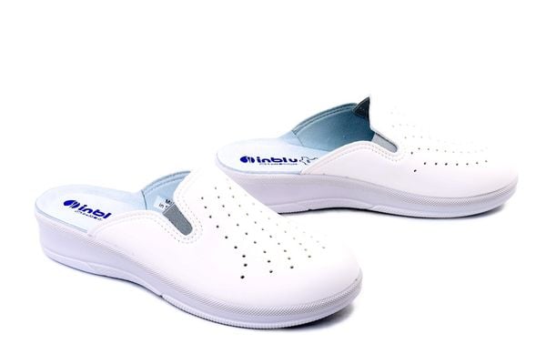 Inblu 50-34 101 bianco, klapki damskie. Białe klapki Inblu, bez wzorów, bez obcasa, na koturnie. Za 73.90 zł.