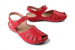 HELIOS KOMFORT 4009 03 czerwony, sandały damskie. Czerwone sandały HELIOS KOMFORT, bez wzorów, bez obcasa, na płaskiej podeszwie, bez zapięcia. Za 254.90 zł.