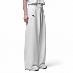 Spodnie damskie Kappa Gefron Athleisure. Białe spodnie dresowe Kappa, na co dzień, bez wzorów, długie. Za 335.00 zł.