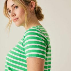 Koszulka turystyczna damska Bayletta. Zielone bluzki Regatta, bez wzorów, z jersey, sportowe, bez kołnierzyka, bez ramiączek. Za 130.50 zł.