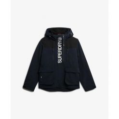 Damska wiatrówka Superdry. Czarne kurtki sportowe Superdry, bez wzorów, z softshellu, bez kaptura, trekkingowe. W wyprzedaży za 548.80 zł.