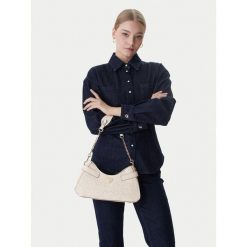 Torebka Guess. Białe torebki klasyczne Guess, z aplikacjami, bez dodatków. Za 381.99 zł.