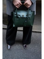 Victor & Hugo Paris Skórzana torebka "Jany" w kolorze zielonym - 25 x 19 x 7 cm rozmiar: onesize. Zielone torby na ramię Victor & Hugo Paris, bez wzorów, z materiału, na ramię, bez dodatków. Za 347.99 zł.