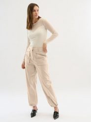 Karen by Simonsen Spodnie materiałowe Maddie 10104748 Beżowy Relaxed Fit. Brązowe spodnie materiałowe Karen by Simonsen, bez wzorów, z bawełny. Za 289.99 zł.