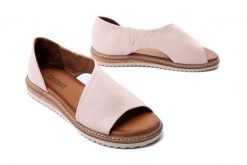 ARTIKER RELAKS 46C1018 jasnoróżowy, Sandały damskie. Czerwone sandały Artiker Relaks, bez wzorów, ze skóry, bez obcasa, bez zapięcia. Za 274.90 zł.