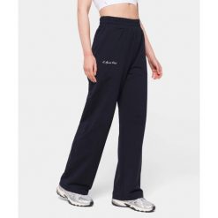 Spodnie dresowe Carpatree Sports Club Royal Navy. Niebieskie spodnie dresowe Carpatree, l, bez wzorów, z dresówki, na jogę i pilates. Za 239.99 zł.