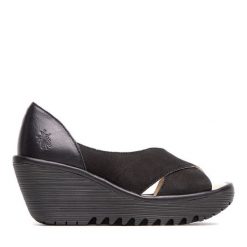 Półbuty Fly London. Czarne czółenka Fly London, bez wzorów, bez obcasa, na koturnie, bez zapięcia. Za 381.99 zł.