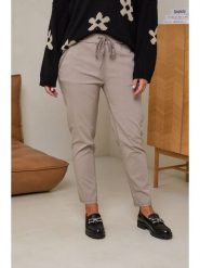 Curvy Lady Spodnie w kolorze beżowym rozmiar: 40/42. Brązowe spodnie materiałowe Curvy Lady, na co dzień, z aplikacjami, z bawełny, z standardowym stanem. Za 156.61 zł.