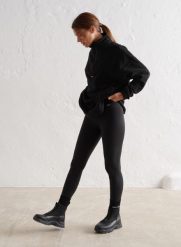 Damskie legginsy wysoki stan, drapane wewnątrz, second skin Warming czarny. Czarne legginsy AIM'N, s, bez wzorów, z elastanu, z podwyższonym stanem. Za 339.00 zł.