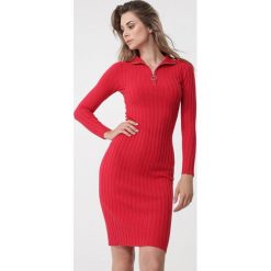 Czerwona Sukienka Harrow. Czerwone sukienki Born2be, s, bez wzorów, bez kołnierzyka, bez ramiączek, midi. Za 99.99 zł.