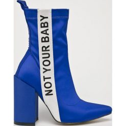 Public Desire - Botki. Szare botki Public Desire, bez wzorów, z materiału, bez obcasa, na obcasie, bez zapięcia. W wyprzedaży za 159.90 zł.