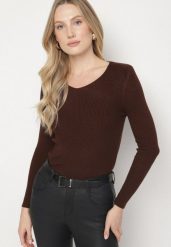 Brązowy Dopasowany Sweter z Prążkowanej Dzianiny z Bawełną z Dekoltem w Serek Tesma. Brązowe swetry Born2be, uniwersalny, bez wzorów, z bawełny, bez ramiączek. Za 49.99 zł.