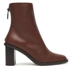 Botki Max Mara. Brązowe botki Max Mara, bez wzorów, bez obcasa, na słupku, bez zapięcia. Za 4,059.00 zł.