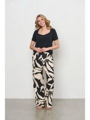&Co Woman Koszulka "Varia" w kolorze czarnym rozmiar: XXL. Czarne bluzki &Co Woman, xxl, bez wzorów, bez kołnierzyka, bez ramiączek. Za 109.78 zł.