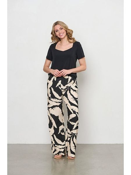 &Co Woman Koszulka "Varia" w kolorze czarnym rozmiar: XXL. Czarne bluzki &Co Woman, xxl, bez wzorów, bez kołnierzyka, bez ramiączek. Za 118.28 zł.