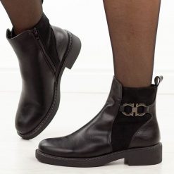 Czarne płaskie botki damskie Jezzi asa252-11. Czarne botki Jezzi, na jesień, z aplikacjami, ze skóry, bez obcasa, na obcasie, bez zapięcia. Za 249.00 zł.