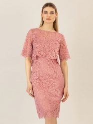 APART Sukienka w kolorze jasnoróżowym rozmiar: 38. Różowe sukienki Apart, bez wzorów, z koronki, bez kołnierzyka, bez ramiączek, midi. Za 240.99 zł.