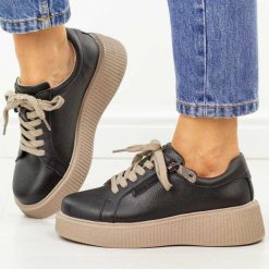Czarne skórzane sneakersy damskie T.Sokolski J26-301. Czarne obuwie sportowe Sokolski, na jesień, z dzianiny, bez zapięcia, trekkingowe. Za 269.00 zł.