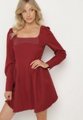 Bordowa Sukienka Rozkloszowana z Kwadratowym Dekoltem Enarel. Czerwone sukienki Born2be, na co dzień, l, z aplikacjami, eleganckie, bez kołnierzyka, bez ramiączek, maxi, proste. Za 169.99 zł.