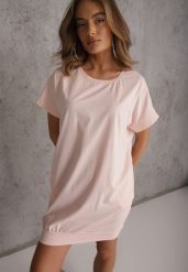 Jasnoróżowa T-shirtowa Sukienka Pudełkowa z Elastycznej Bawełny Ellensa. Czerwone sukienki Renee, l, bez wzorów, z bawełny, wakacyjne, bez kołnierzyka, bez ramiączek, mini. Za 59.99 zł.